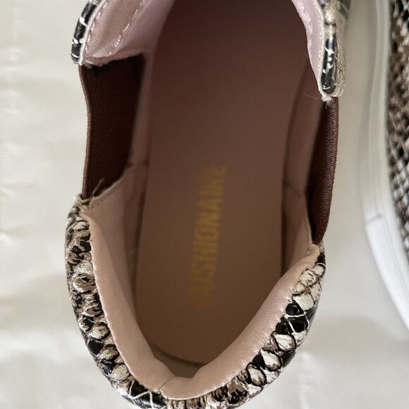 CUSHIONAIRE Rebel Chelsea Boots Snake Print Pull On Flat Bootie Size 7.5 - Picture 9 of 9